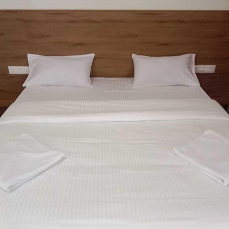 Royal Kitchen Hotel Hirisave ภายนอก รูปภาพ