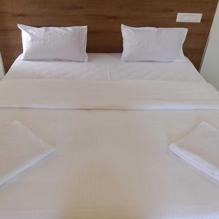 Royal Kitchen Hotel Hirisave ภายนอก รูปภาพ