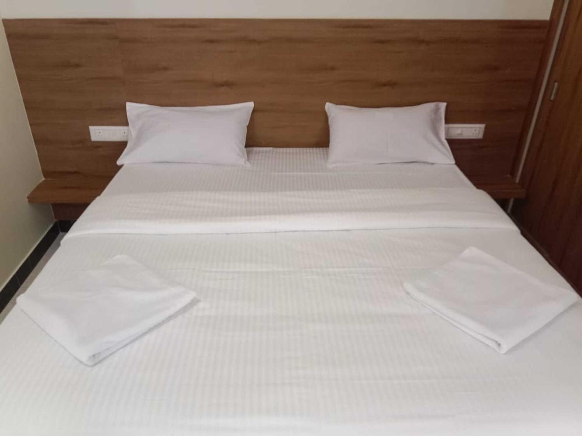 Royal Kitchen Hotel Hirisave ภายนอก รูปภาพ
