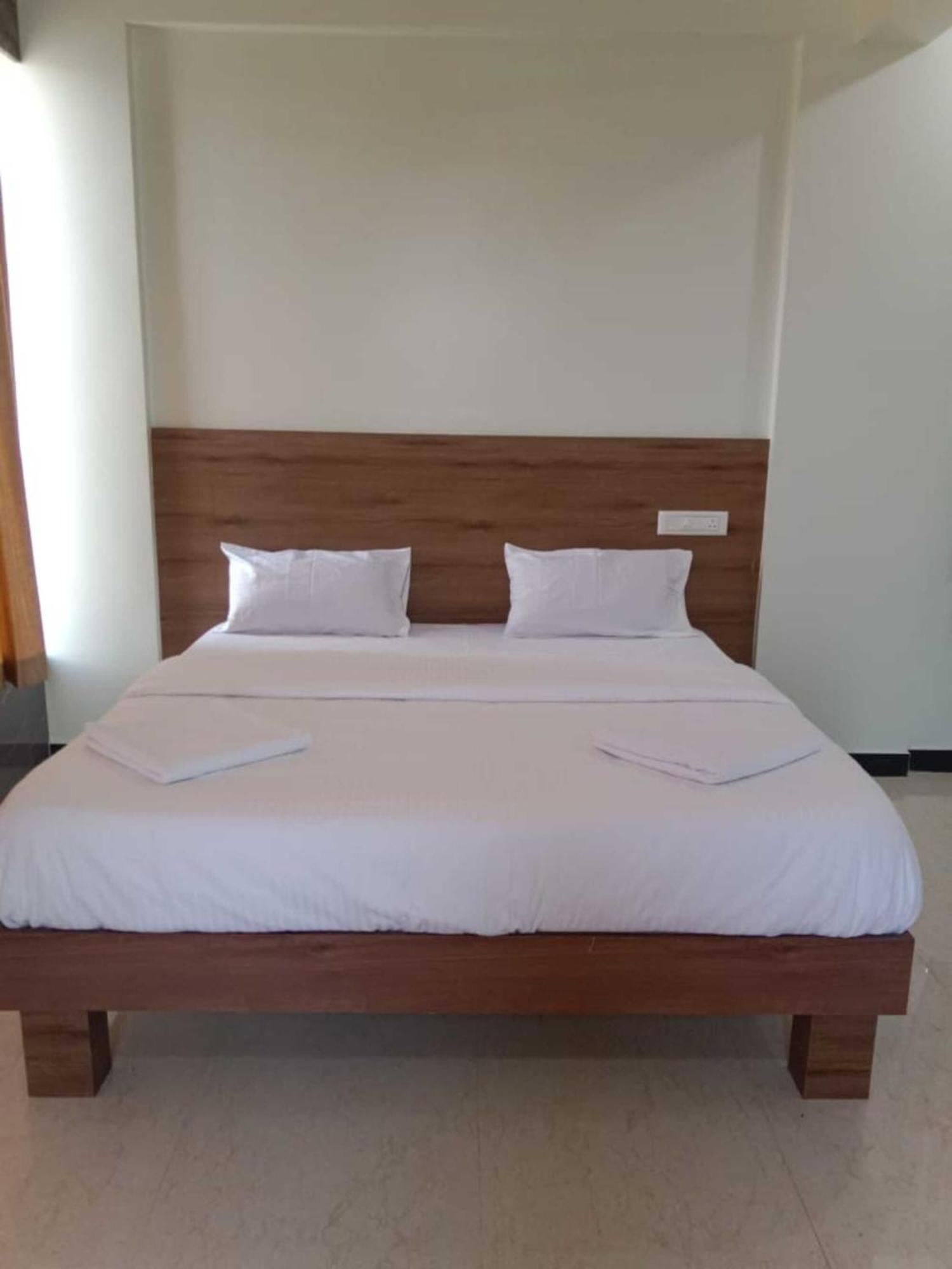 Royal Kitchen Hotel Hirisave ภายนอก รูปภาพ