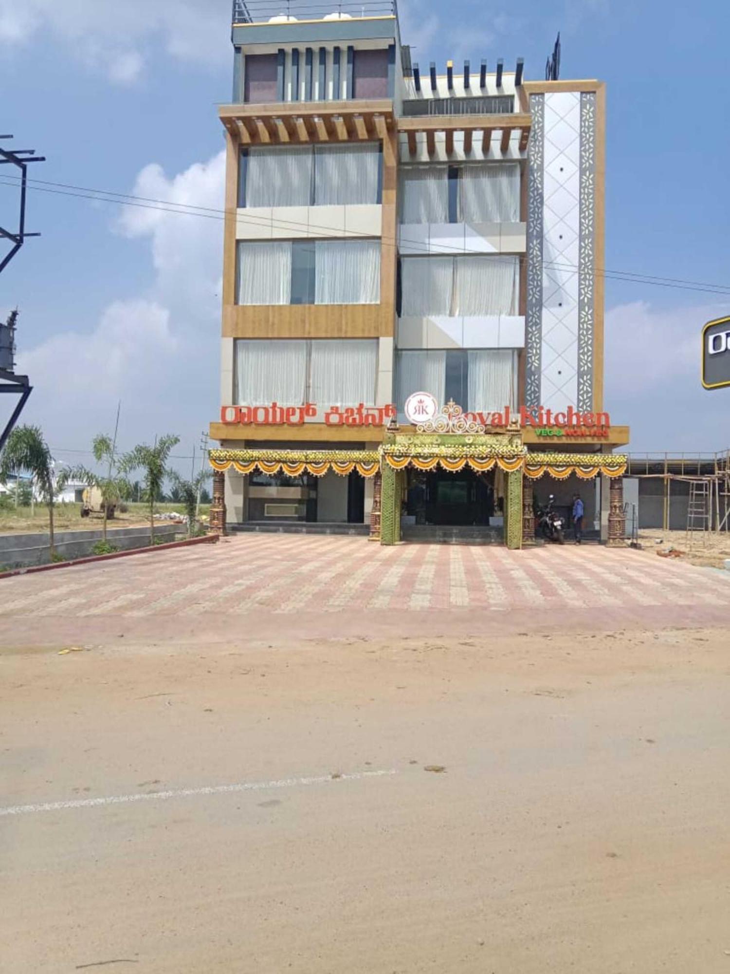 Royal Kitchen Hotel Hirisave ภายนอก รูปภาพ